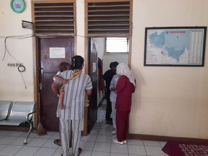 Warga Kabupaten Cirebon Keluhkan Layanan KTP yang Lambat, Harus Bolak-balik ke Kecamatan