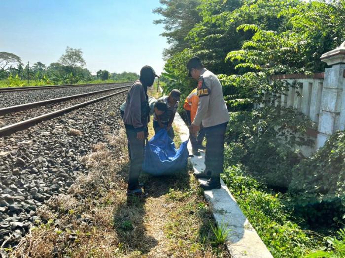 Pria Asal Waled Tewas Diduga Tertemper Kereta di Mundu Cirebon