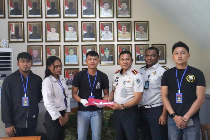 Jenguk Suami di Rutan Cirebon, Perempuan Kedapatan Sembunyikan 103 Butir Tramadol dan Tembakau Sintetis